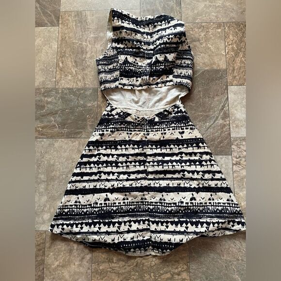 Jessica Simpson Dress Size 1/2 Great Condition - Picture 5 of 8